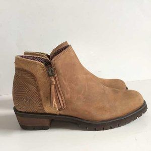 The North Face ankle boots w Southwest theme 6